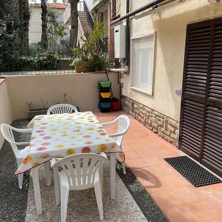 Giardino Sud - A Pochi Passi Dal Mare Apartment *